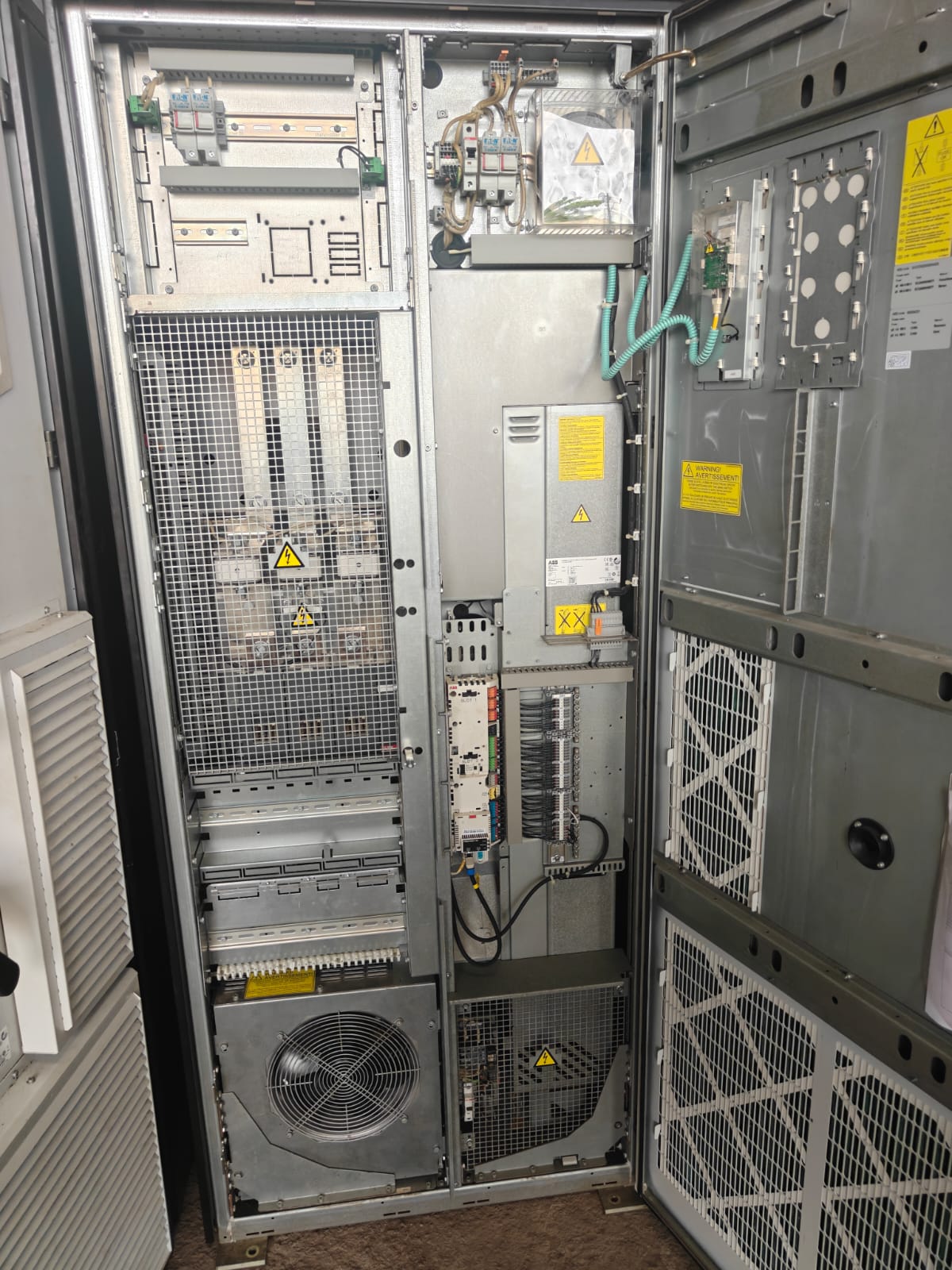 ABB ACS880-07-0583A-5+B055+C121+C132+E208+K492+L504+P904 DRIVE