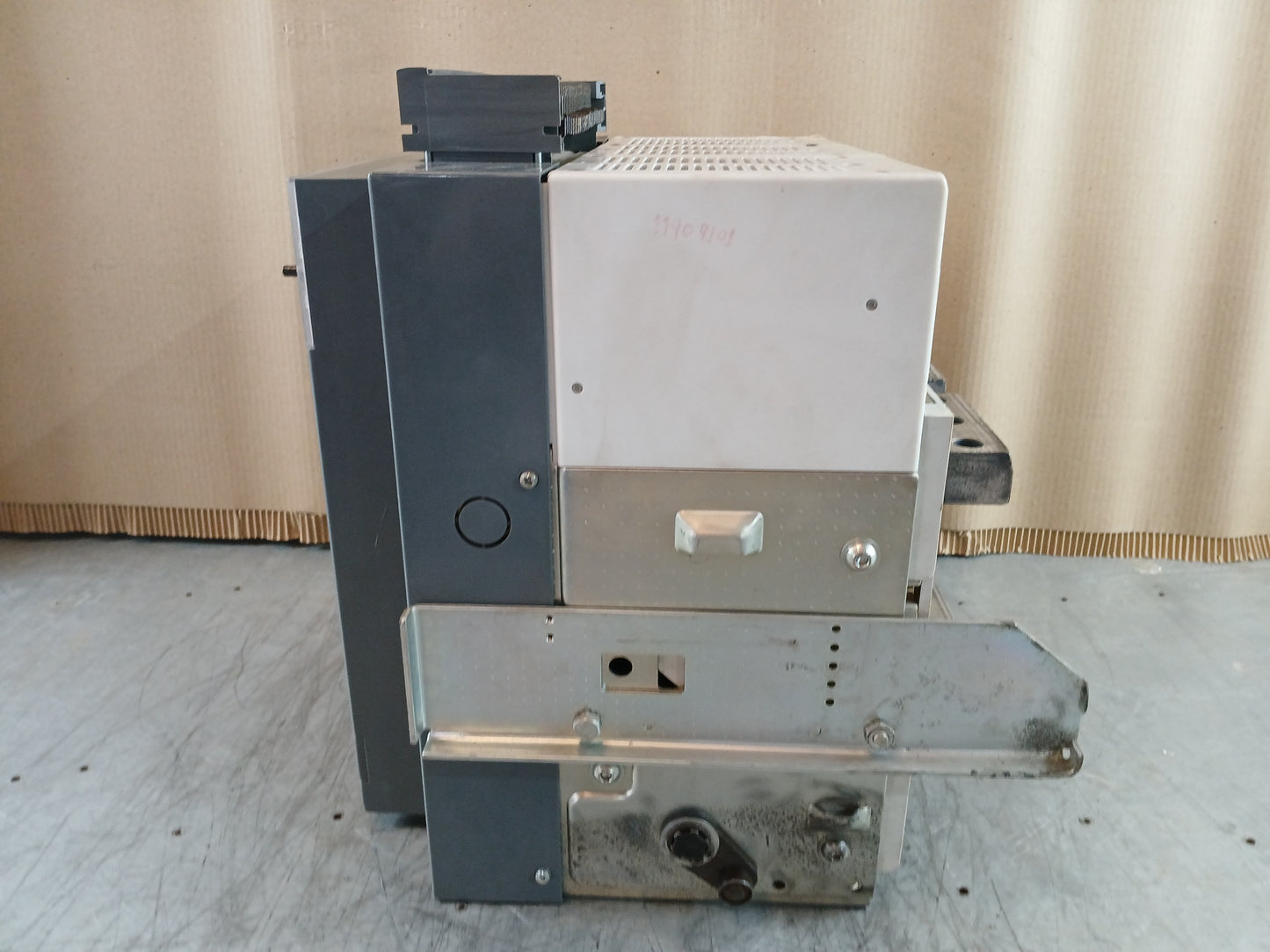 ABB SACE Emax SACE PR122/P-LSIG LOW-VOLTAGE AIR CIRCUIT BREAKER 3200A 690V