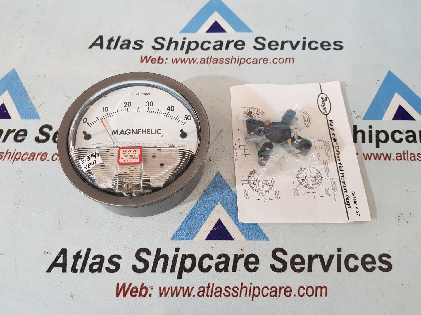 Dwyer Series 2000 Magnehelic Differential Pressure Gauge
