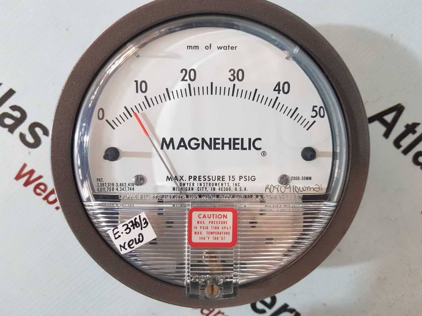 Dwyer Series 2000 Magnehelic Differential Pressure Gauge