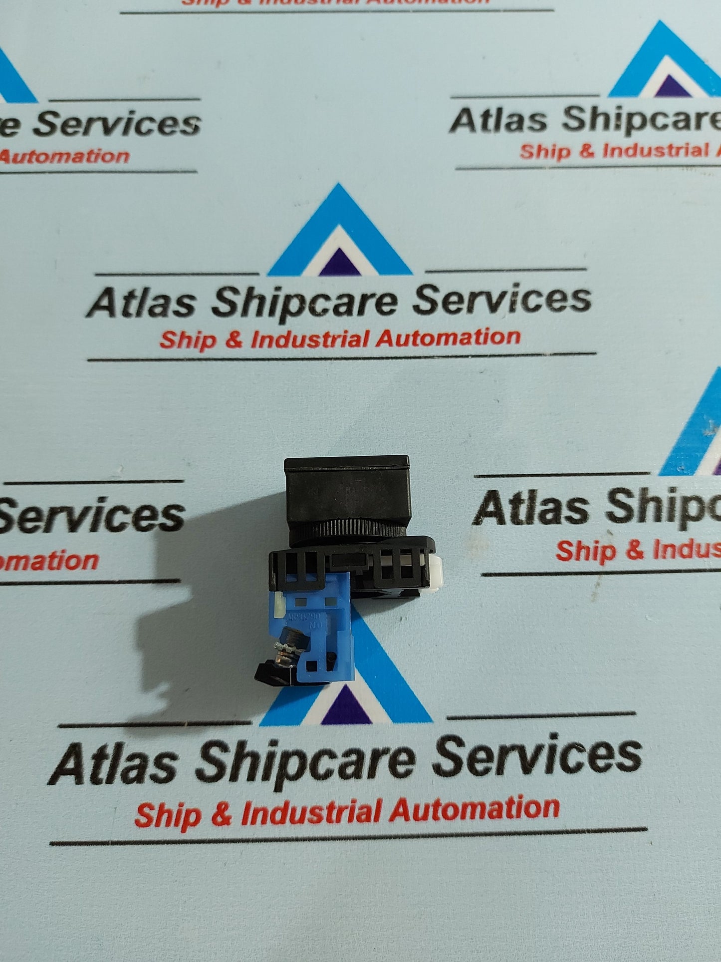 FUJI ELECTRIC AG28F0S SQUARE COMMAND PUSH BUTTON SWITCH