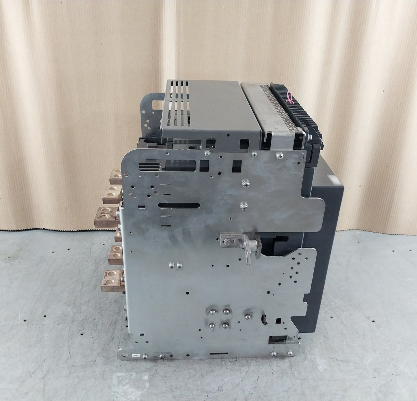 HYUNDAI UAN16A3B M1C1S168J AUTOMATIC CIRCUIT BREAKER 3 POLE 1600A