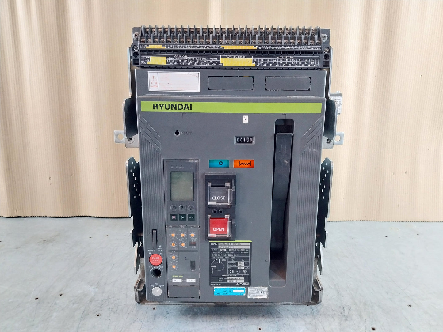 HYUNDAI UAN16A3B M1C1S168J AUTOMATIC CIRCUIT BREAKER 3 POLE 1600A