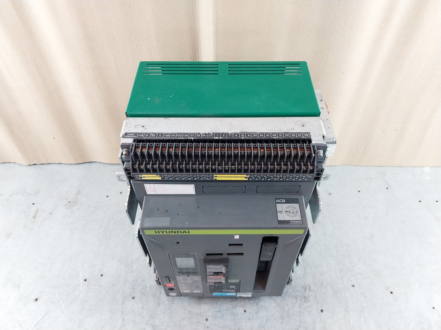 HYUNDAI UAN16A3B M1C1S168J AUTOMATIC CIRCUIT BREAKER 3 POLE 1600A