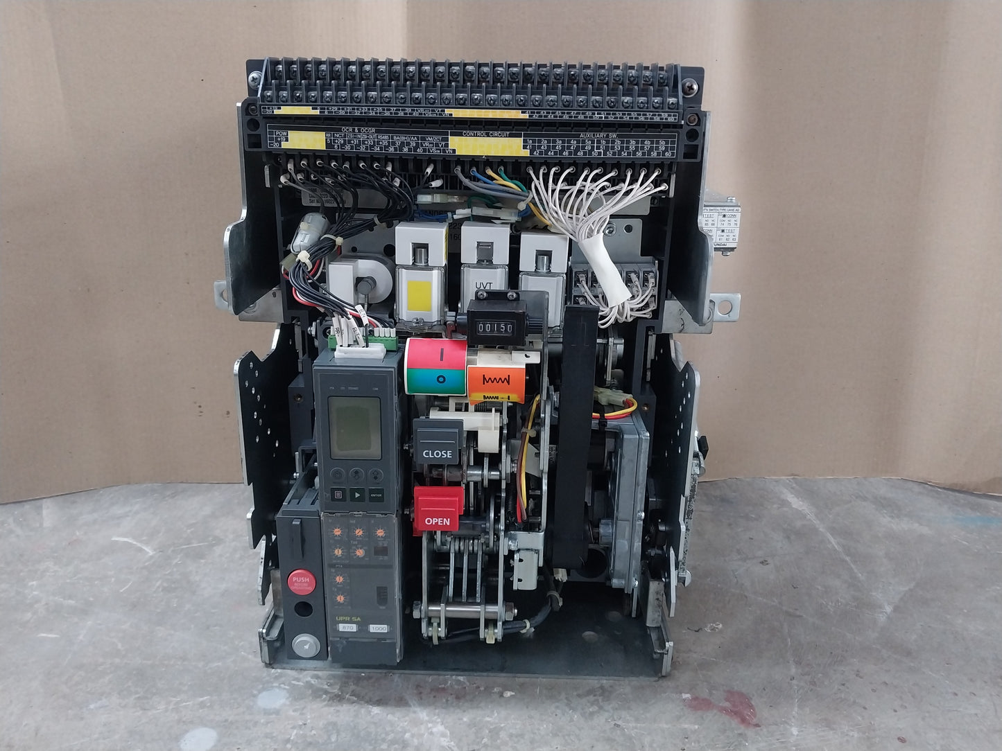 HYUNDAI UAN16A3B M1C1S168T AIR CIRCUIT BREAKER 3 POLE 1600A