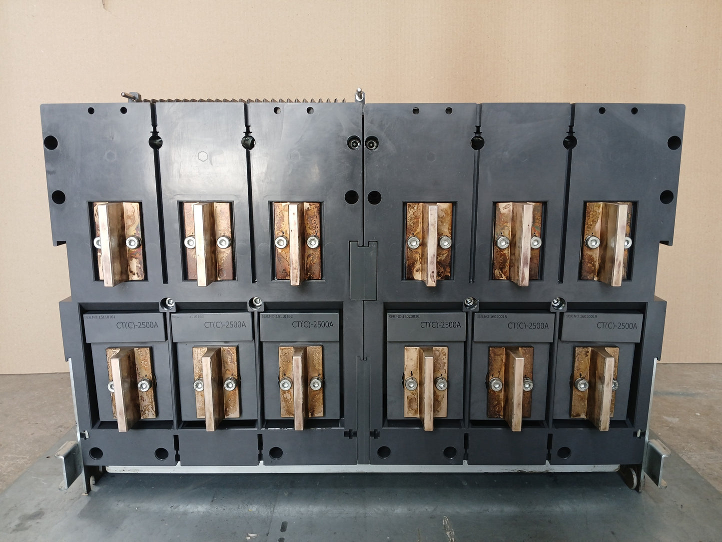 HYUNDAI UAN50C3C M1C1S168S AIR CIRCUIT BREAKER 3 POLE 5000A