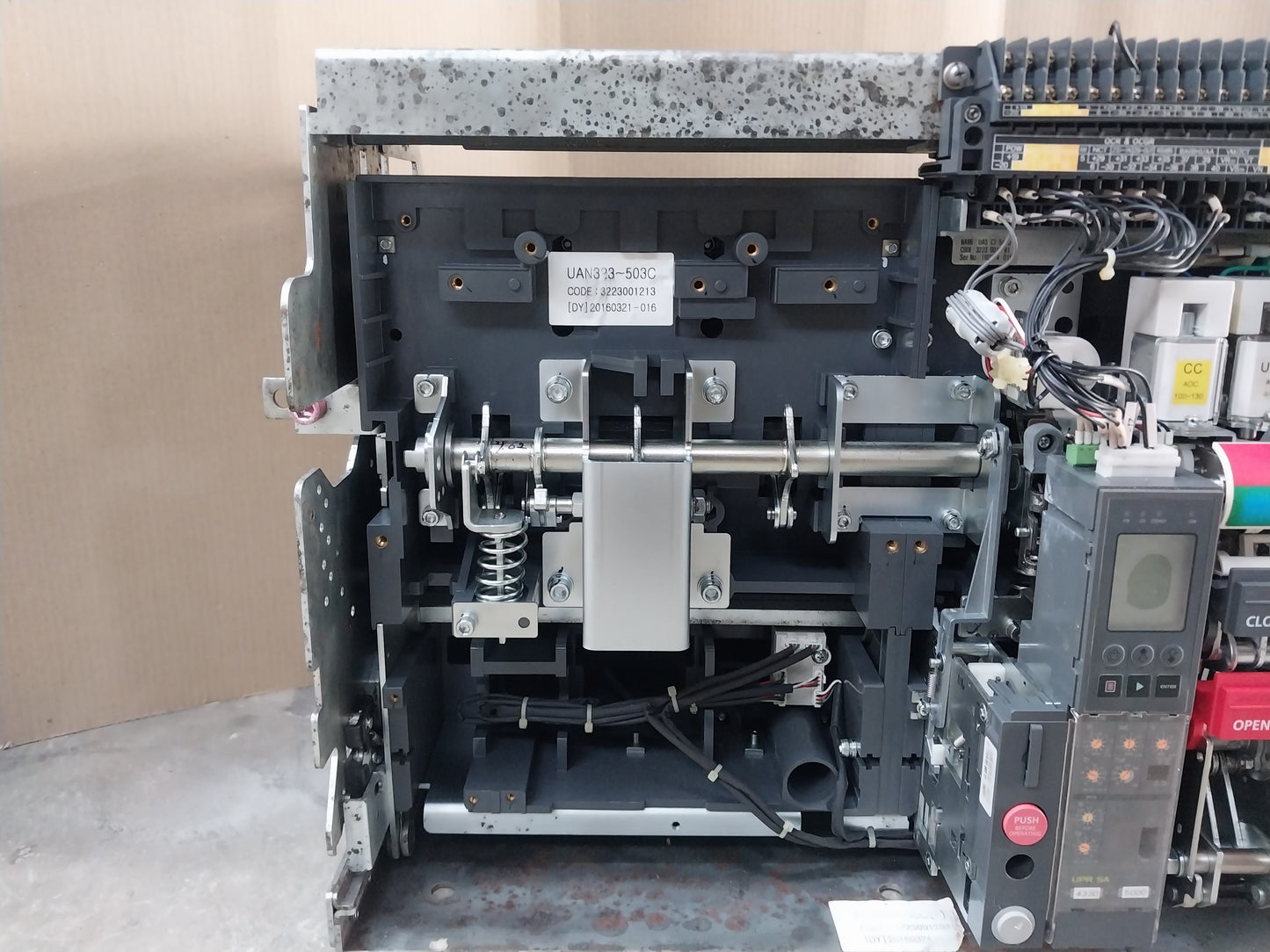HYUNDAI UAN50C3C M1C1S168S AIR CIRCUIT BREAKER 3 POLE 5000A