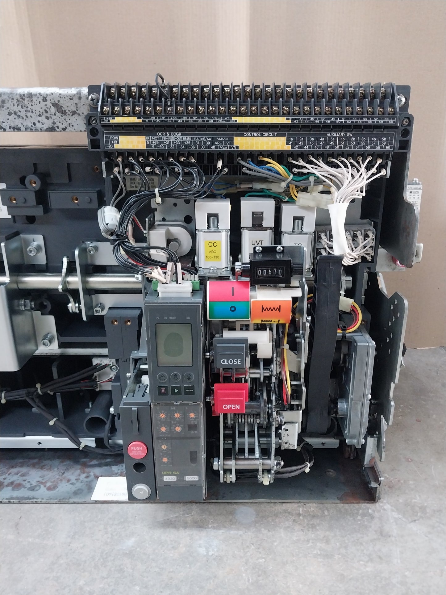 HYUNDAI UAN50C3C M1C1S168S AIR CIRCUIT BREAKER 3 POLE 5000A