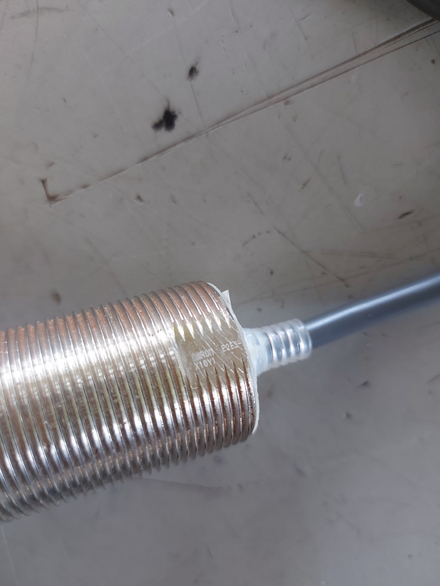 OMRON E2E2-X10Y1 PROXIMITY SENSOR