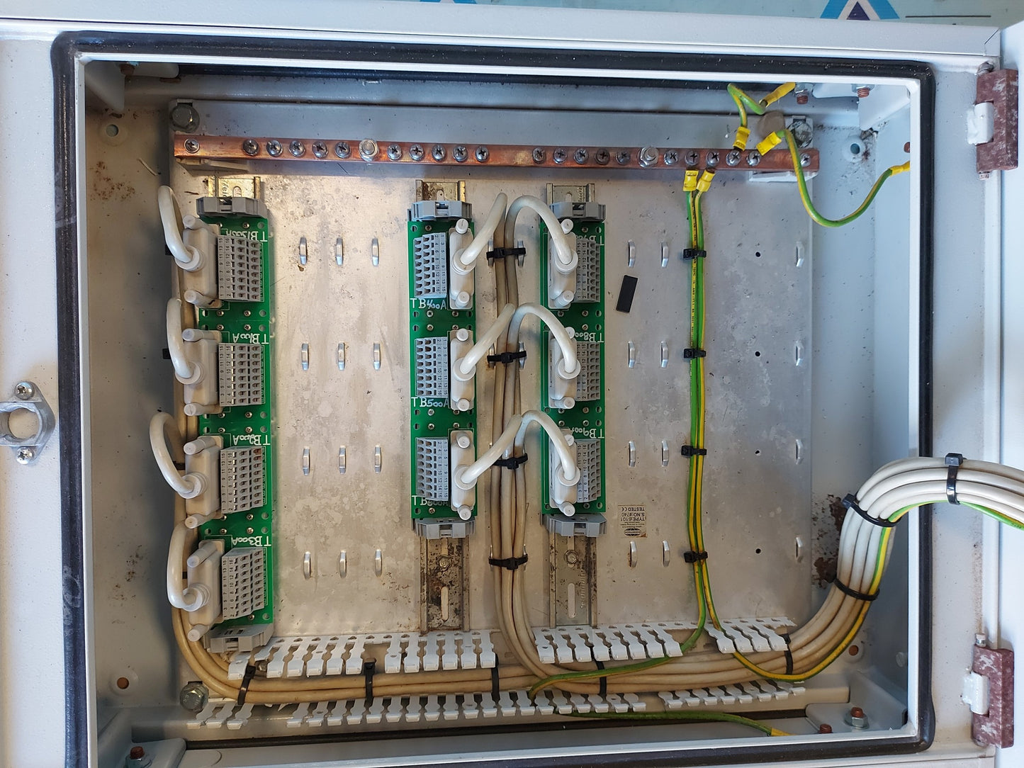 PHONTECH 6100 TELEPHONE EXCHANGE SYSTEM AG703