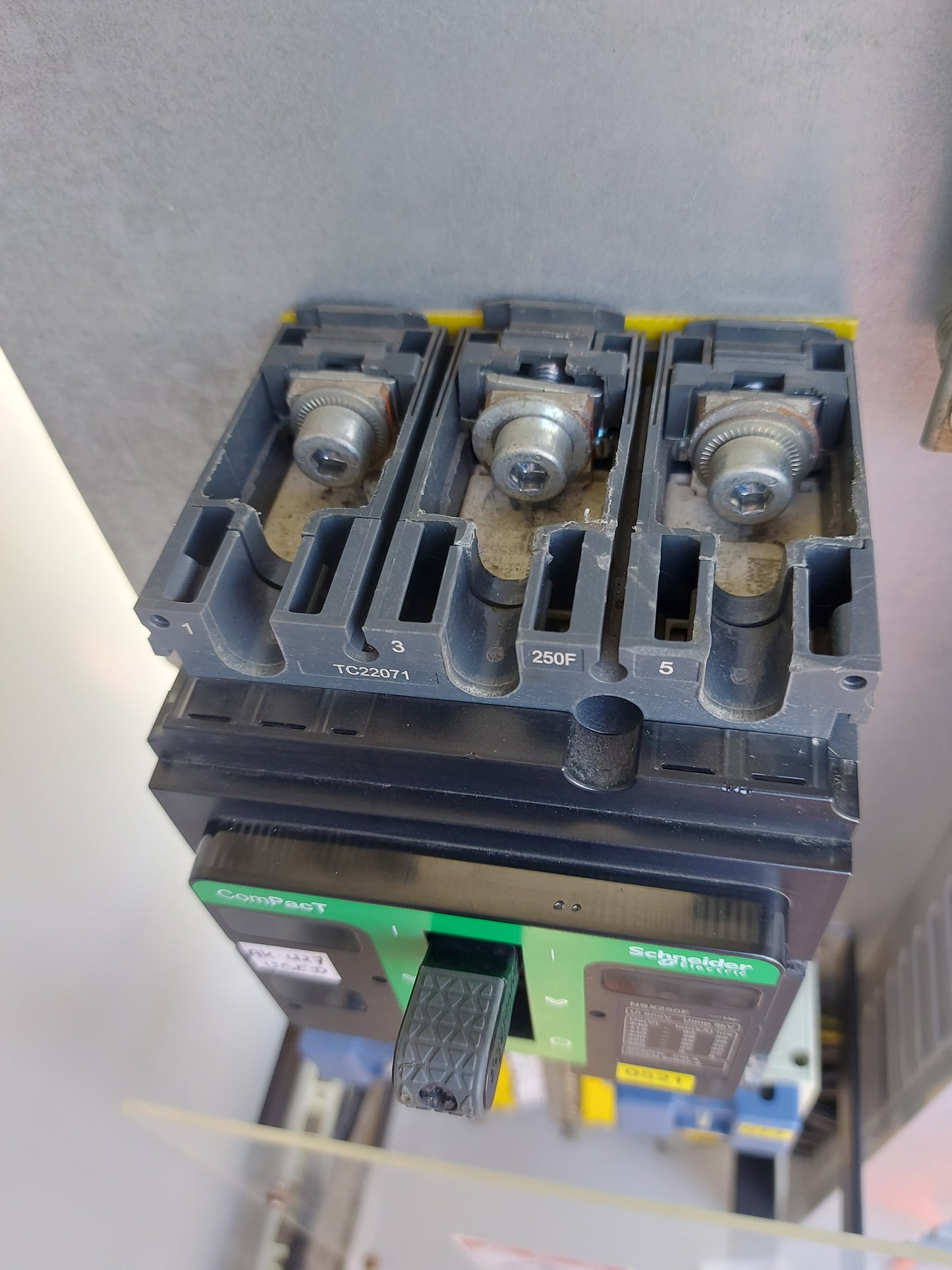 SCHNEIDER ELECTRIC COMPACT NSX250F TM 250 D CIRCUIT BREAKER 3 POLE 175/250A