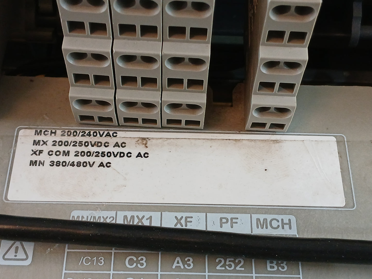 SCHNEIDER ELECTRIC MTZ2-40 H1 MASTERPACT CIRCUIT BREAKER 4000A 4 POLE