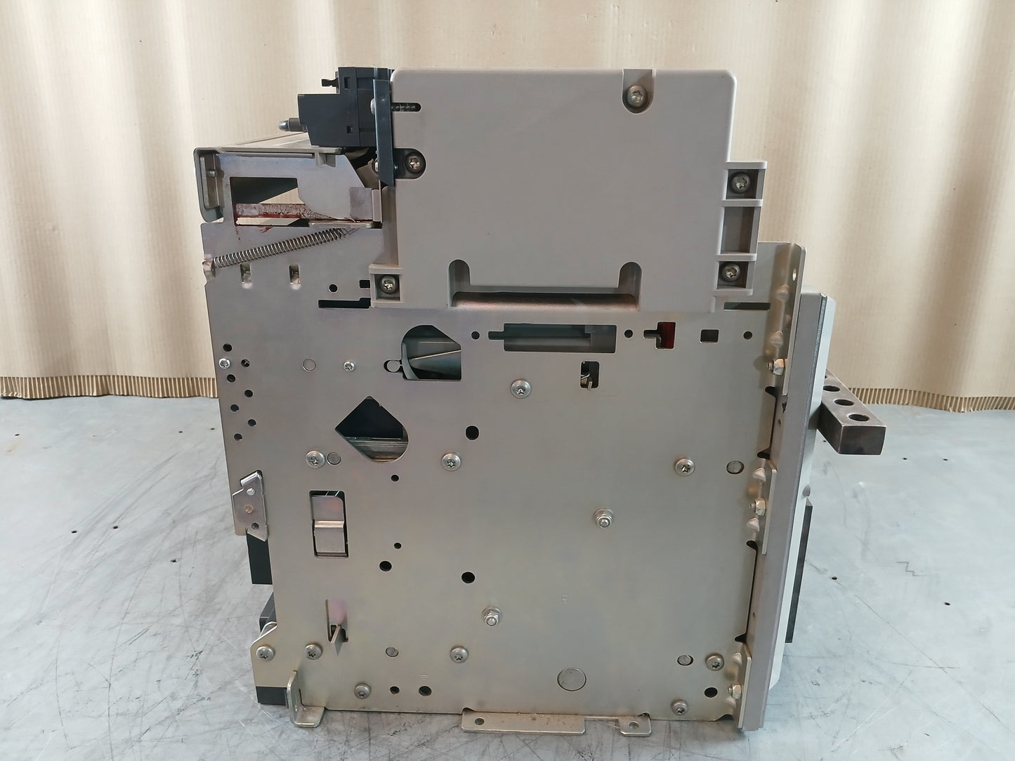 SCHNEIDER ELECTRIC MTZ2-40 H1 MASTERPACT CIRCUIT BREAKER 4000A 4 POLE