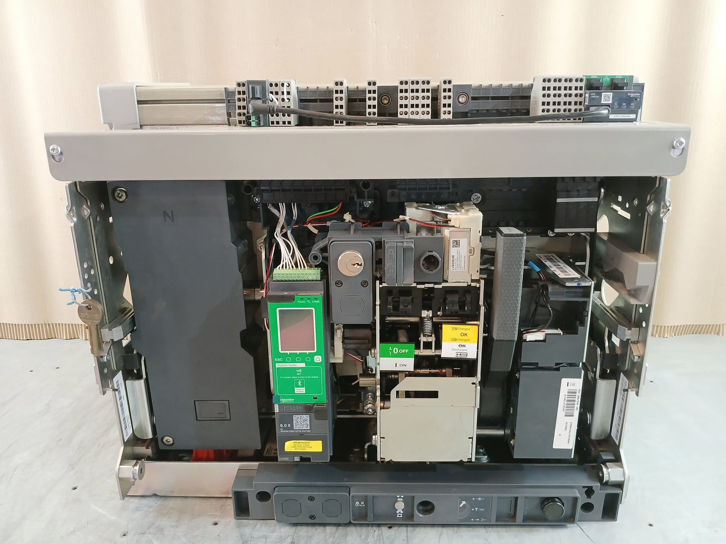 SCHNEIDER ELECTRIC MTZ2-40 H1 MASTERPACT CIRCUIT BREAKER 4000A 4 POLE