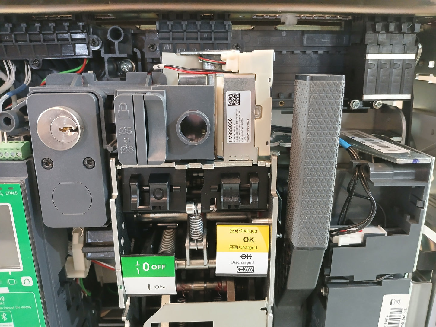 SCHNEIDER ELECTRIC MTZ2-40 H1 MASTERPACT CIRCUIT BREAKER 4000A 4 POLE
