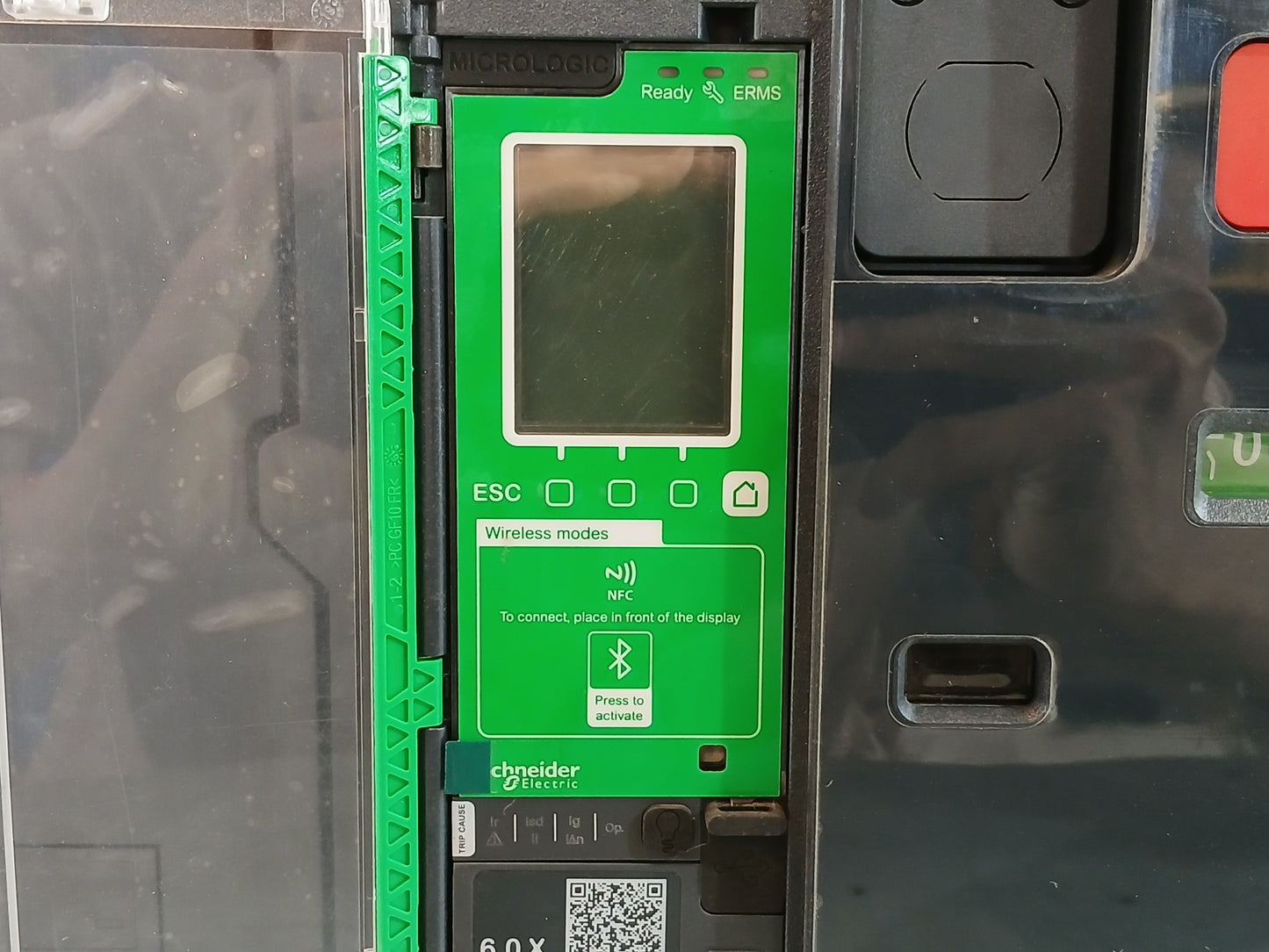 SCHNEIDER ELECTRIC MTZ2-40 H1 MASTERPACT CIRCUIT BREAKER 4000A 4 POLE