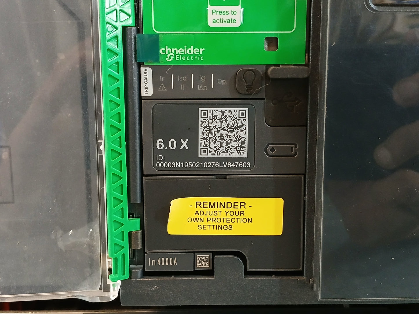 SCHNEIDER ELECTRIC MTZ2-40 H1 MASTERPACT CIRCUIT BREAKER 4000A 4 POLE