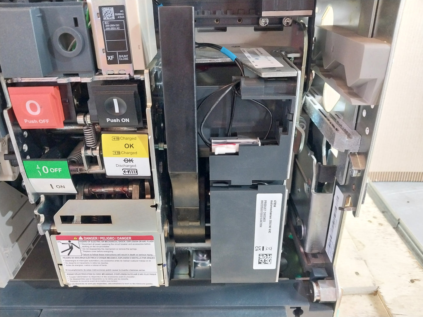 SCHNEIDER ELECTRIC NW08 H1 MASTERPACT CIRCUIT BREAKER 800A 4 POLE