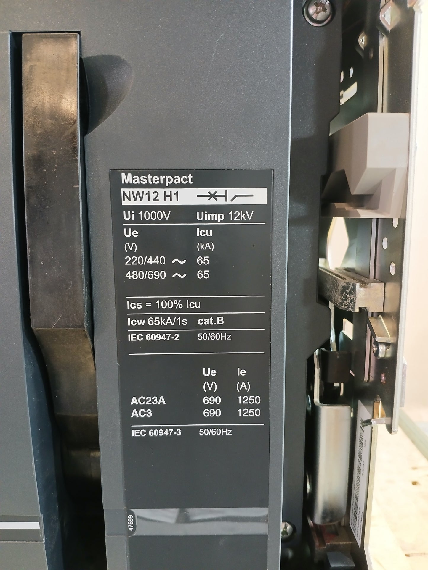 SCHNEIDER ELECTRIC NW12 H1 MASTERPACT CIRCUIT BREAKER 1250A 3 POLE