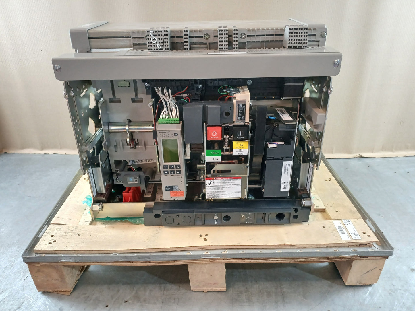 SCHNEIDER ELECTRIC NW20 H1 MASTERPACT AIR CIRCUIT BREAKER 2000A 4 POLE