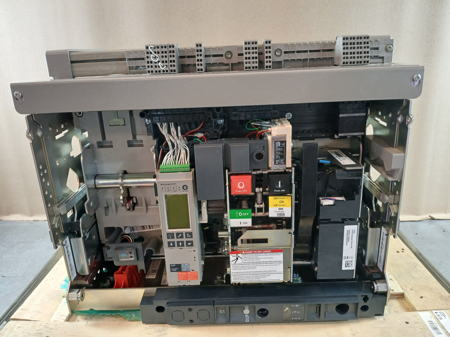 SCHNEIDER ELECTRIC NW20 H1 MASTERPACT AIR CIRCUIT BREAKER 2000A 4 POLE