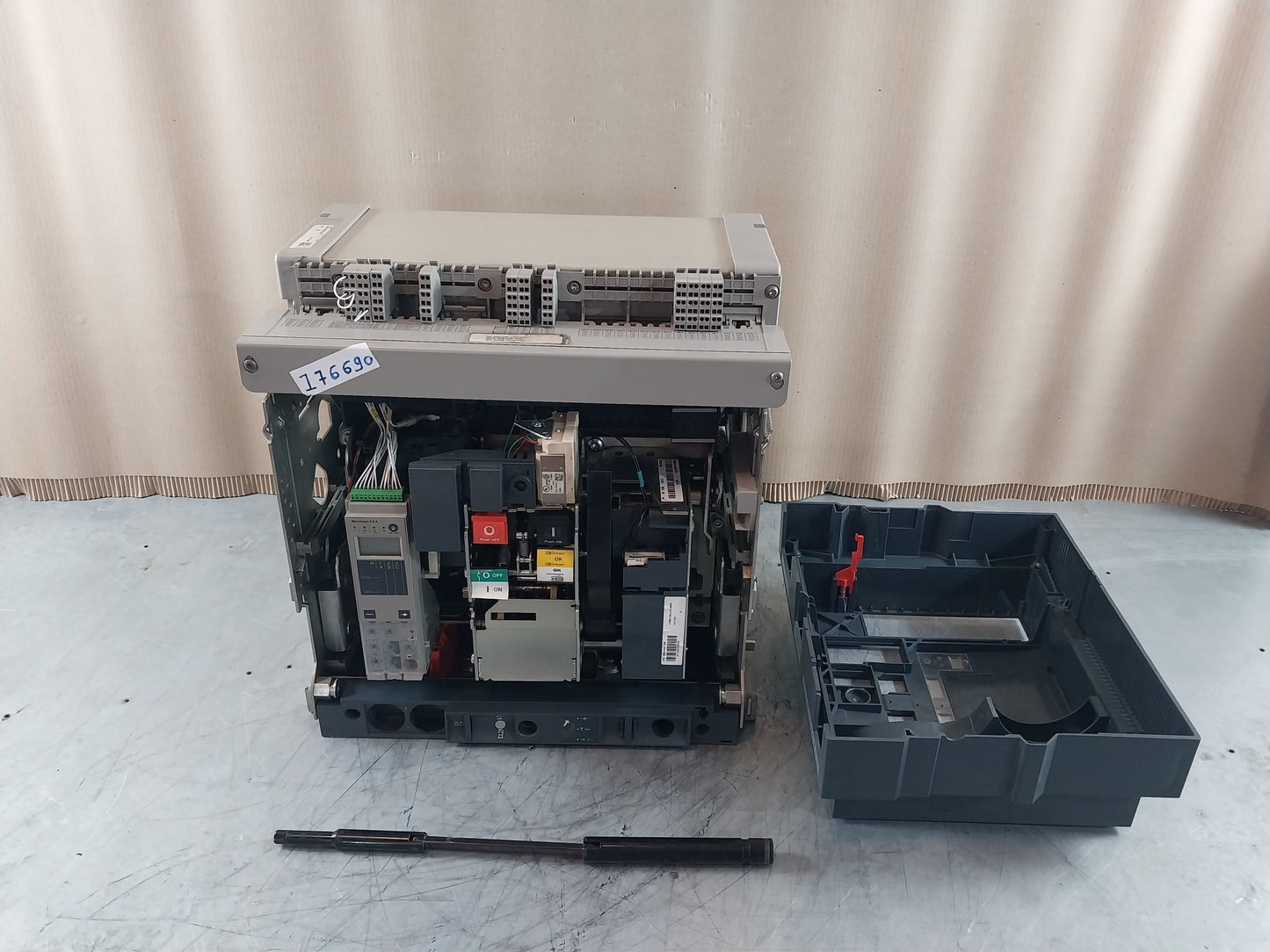 SCHNEIDER ELECTRIC NW20 H1 MASTERPACT CIRCUIT BREAKER 2000A 3 POLE