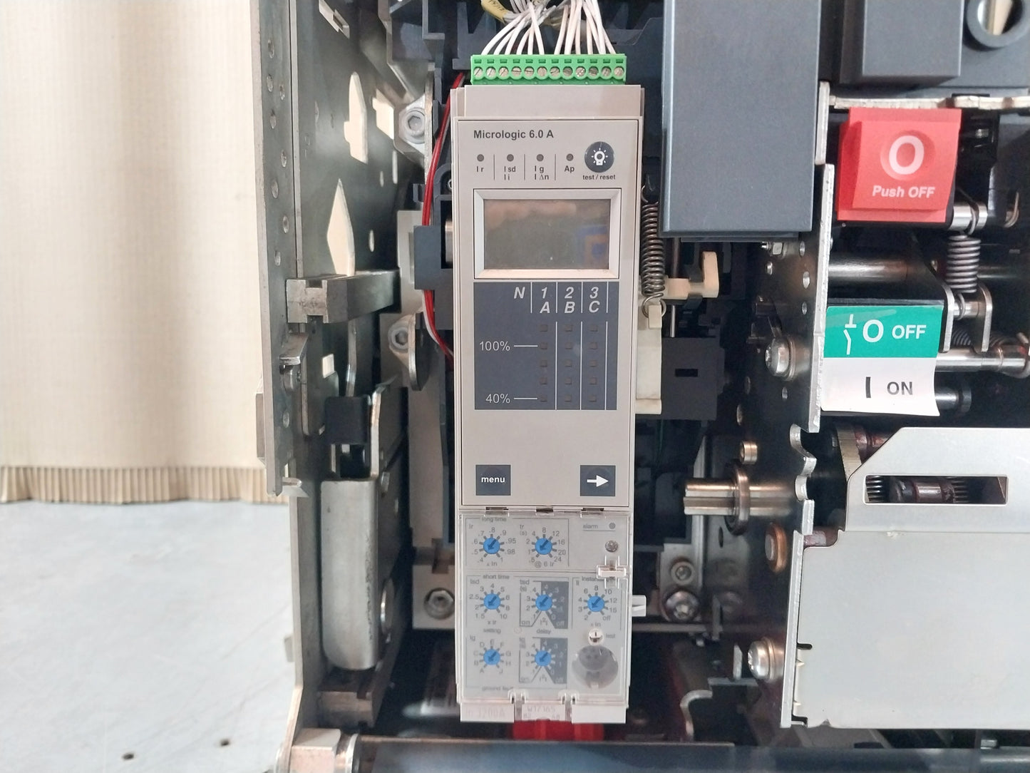 SCHNEIDER ELECTRIC NW20 H1 MASTERPACT CIRCUIT BREAKER 2000A 3 POLE