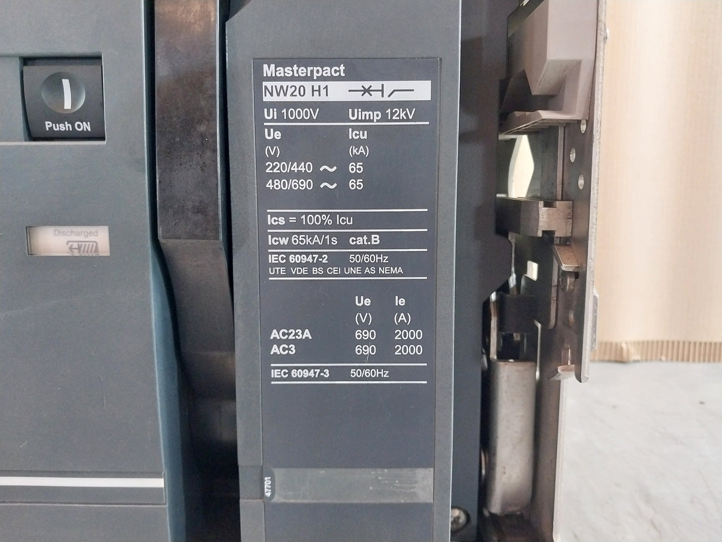 SCHNEIDER ELECTRIC NW20 H1 MASTERPACT CIRCUIT BREAKER 2000A 3 POLE