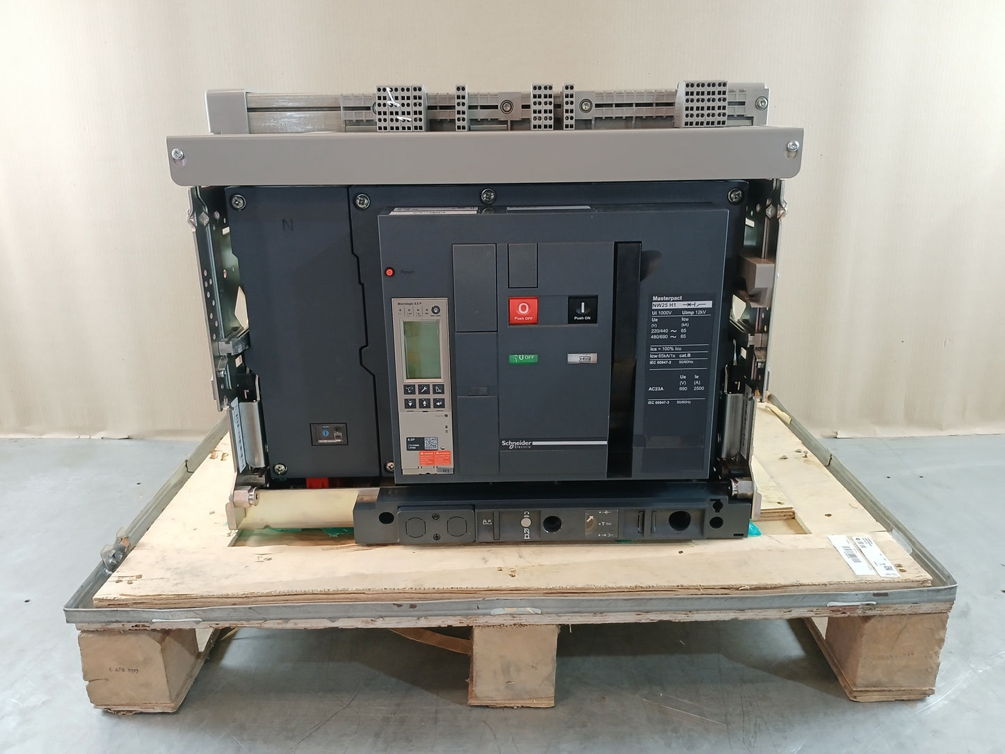 SCHNEIDER ELECTRIC NW25 H1 MASTERPACT CIRCUIT BREAKER 2500A 4 POLE