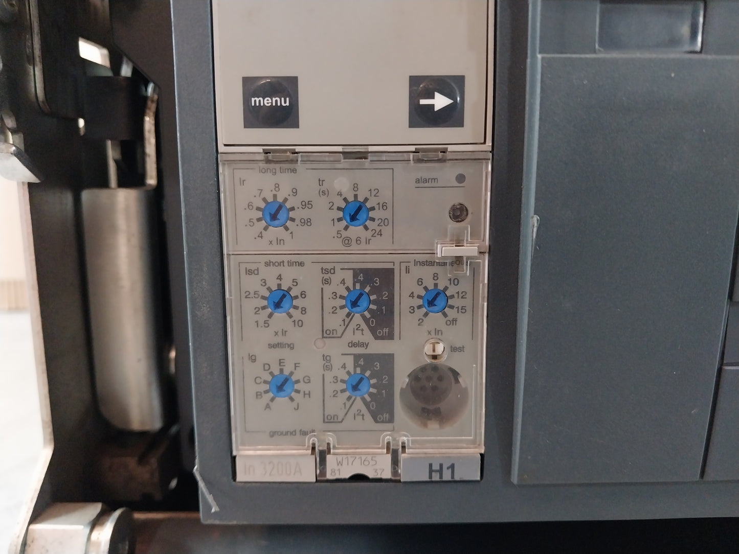 SCHNEIDER ELECTRIC NW32 H1 MASTERPACT CIRCUIT BREAKER 3200A 3 POLE