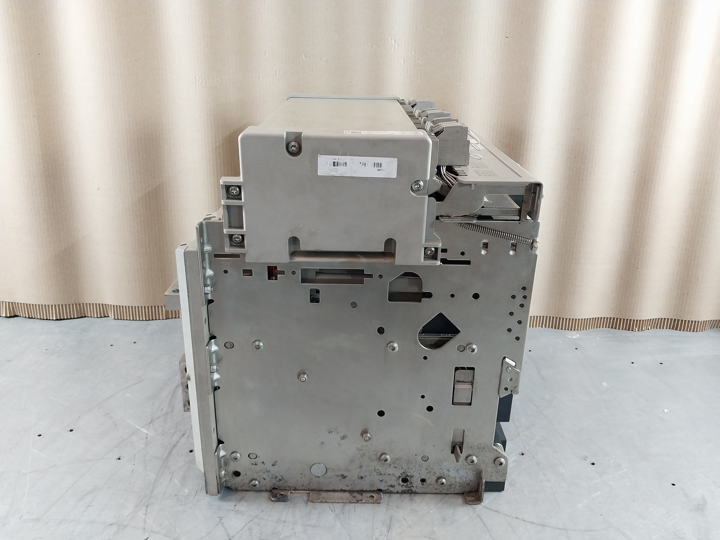 SCHNEIDER ELECTRIC NW32 H1 MASTERPACT CIRCUIT BREAKER 3200A 3 POLE