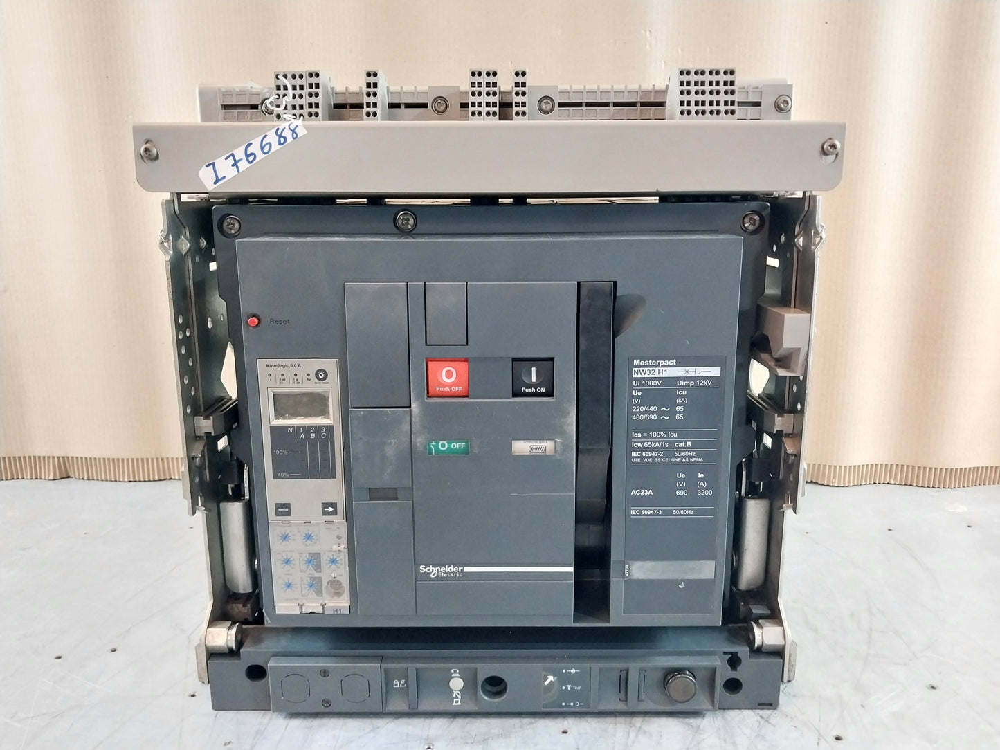 SCHNEIDER ELECTRIC NW32 H1 MASTERPACT CIRCUIT BREAKER 3200A 3 POLE