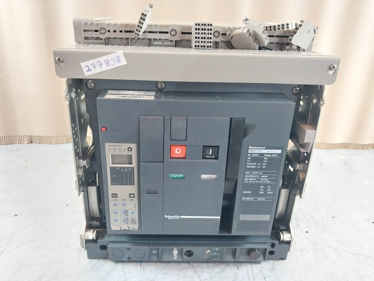 SCHNEIDER ELECTRIC NW32 H1 MASTERPACT CIRCUIT BREAKER 3200A 3 POLE