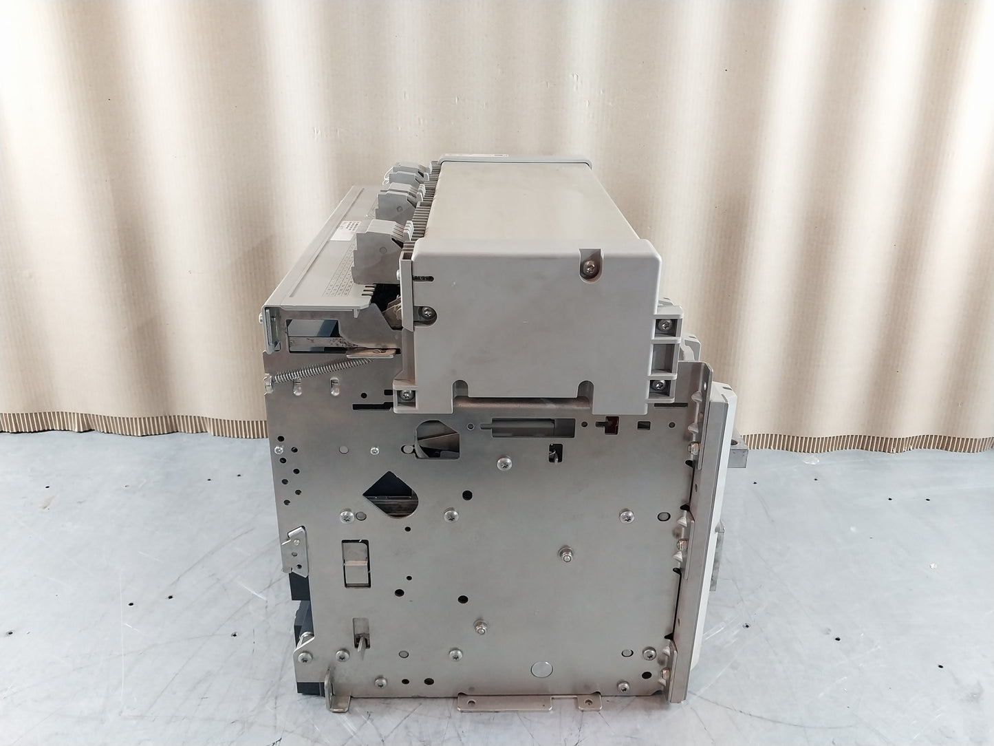SCHNEIDER ELECTRIC NW32 H1 MASTERPACT CIRCUIT BREAKER 3200A 3 POLE