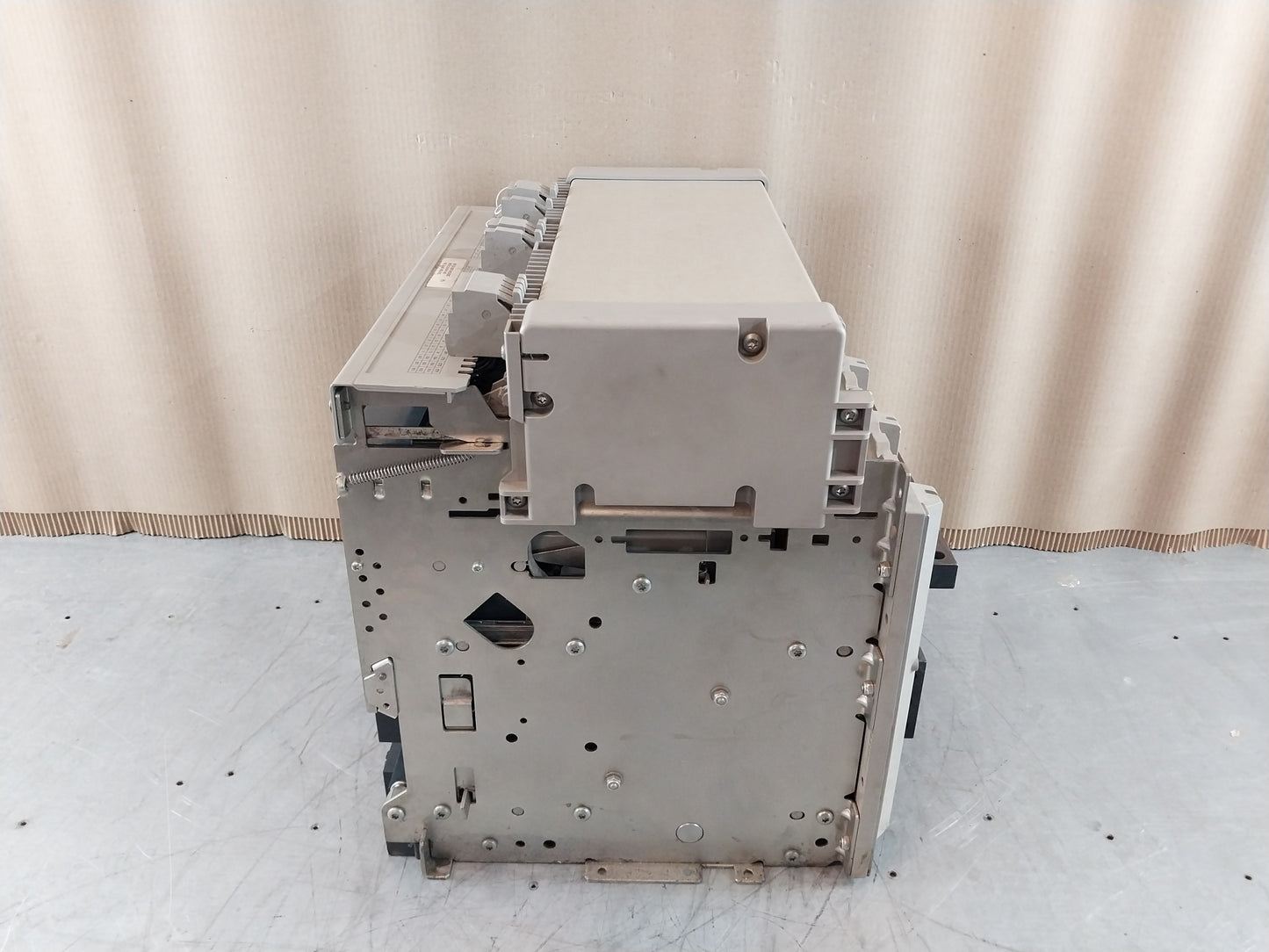 SCHNEIDER ELECTRIC NW32 H1 MASTERPACT CIRCUIT BREAKER 3200A 3 POLE