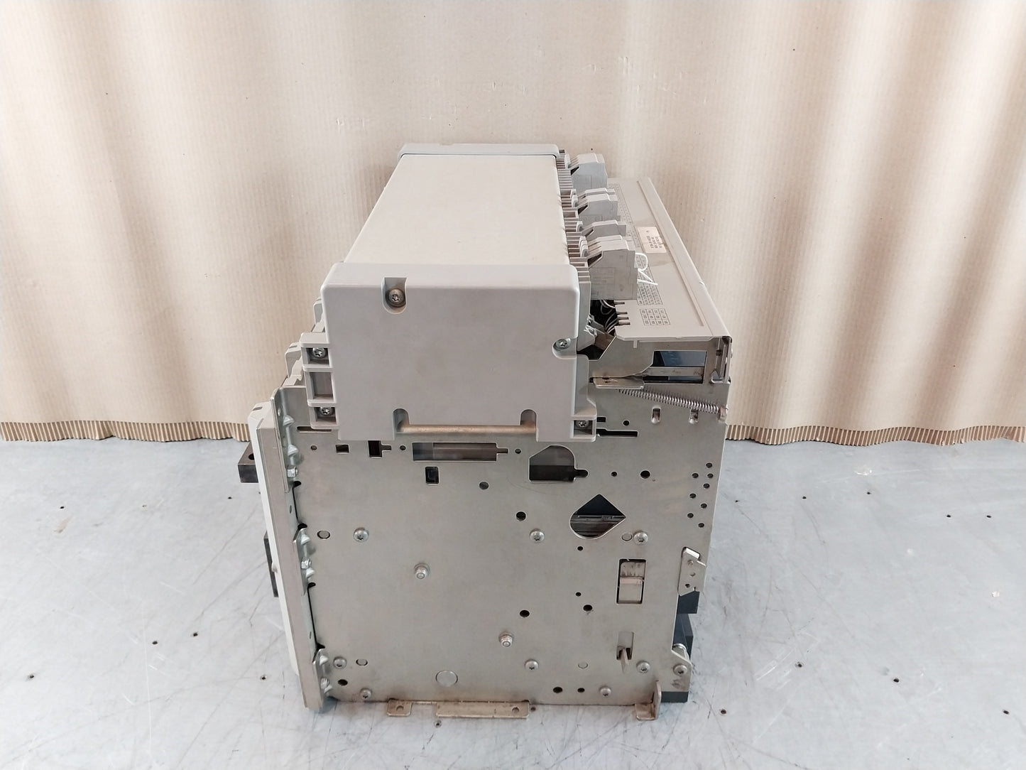 SCHNEIDER ELECTRIC NW32 H1 MASTERPACT CIRCUIT BREAKER 3200A 3 POLE
