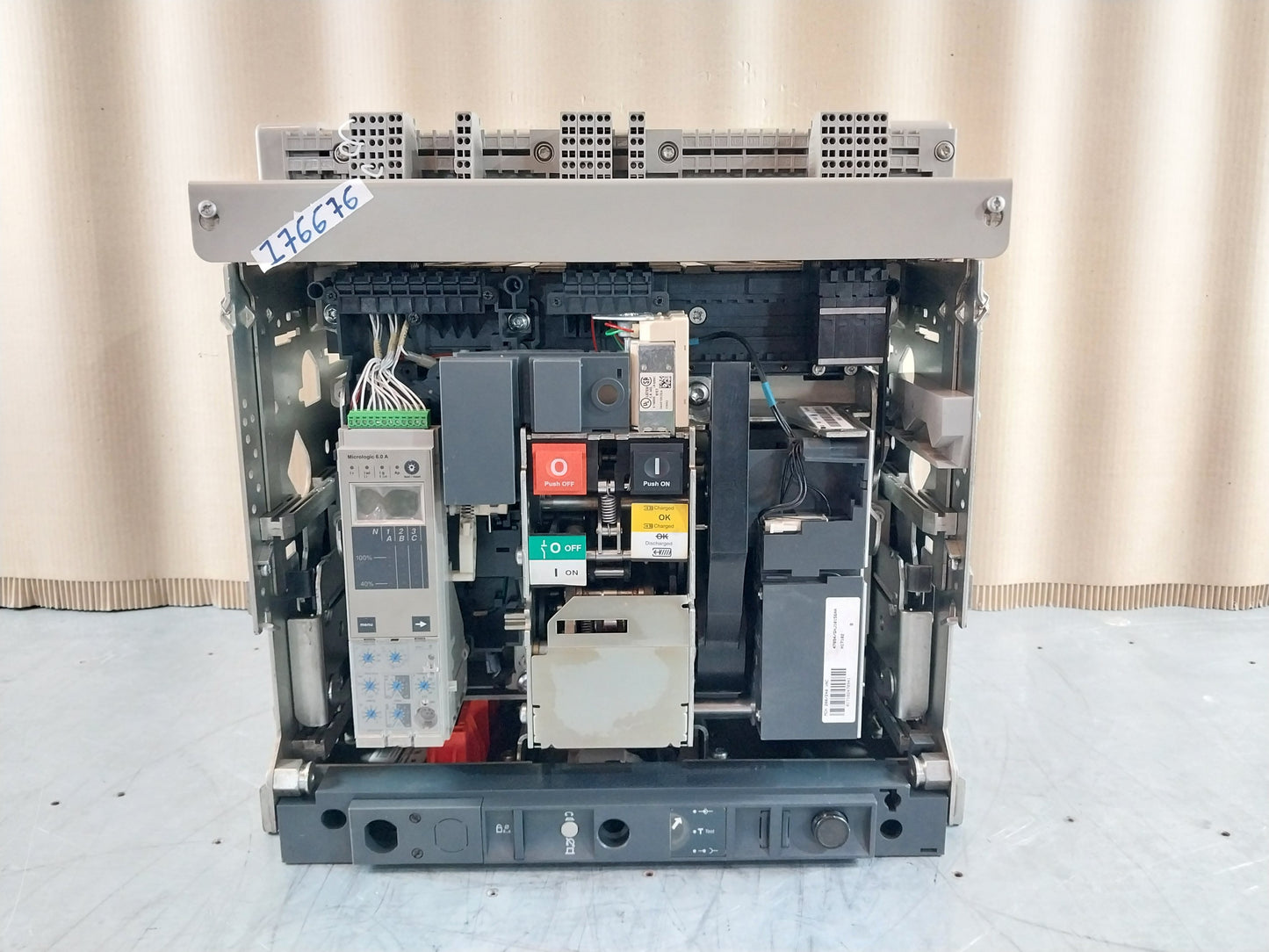 SCHNEIDER ELECTRIC NW32 H1 MASTERPACT CIRCUIT BREAKER 3200A 3 POLE