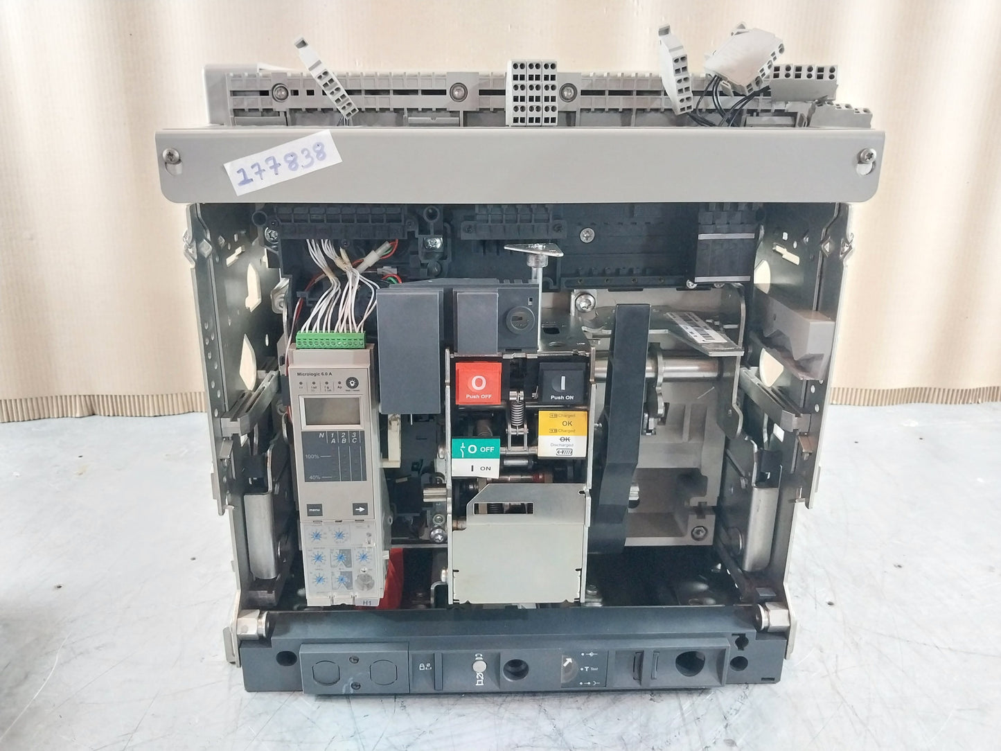 SCHNEIDER ELECTRIC NW32 H1 MASTERPACT CIRCUIT BREAKER 3200A 3 POLE
