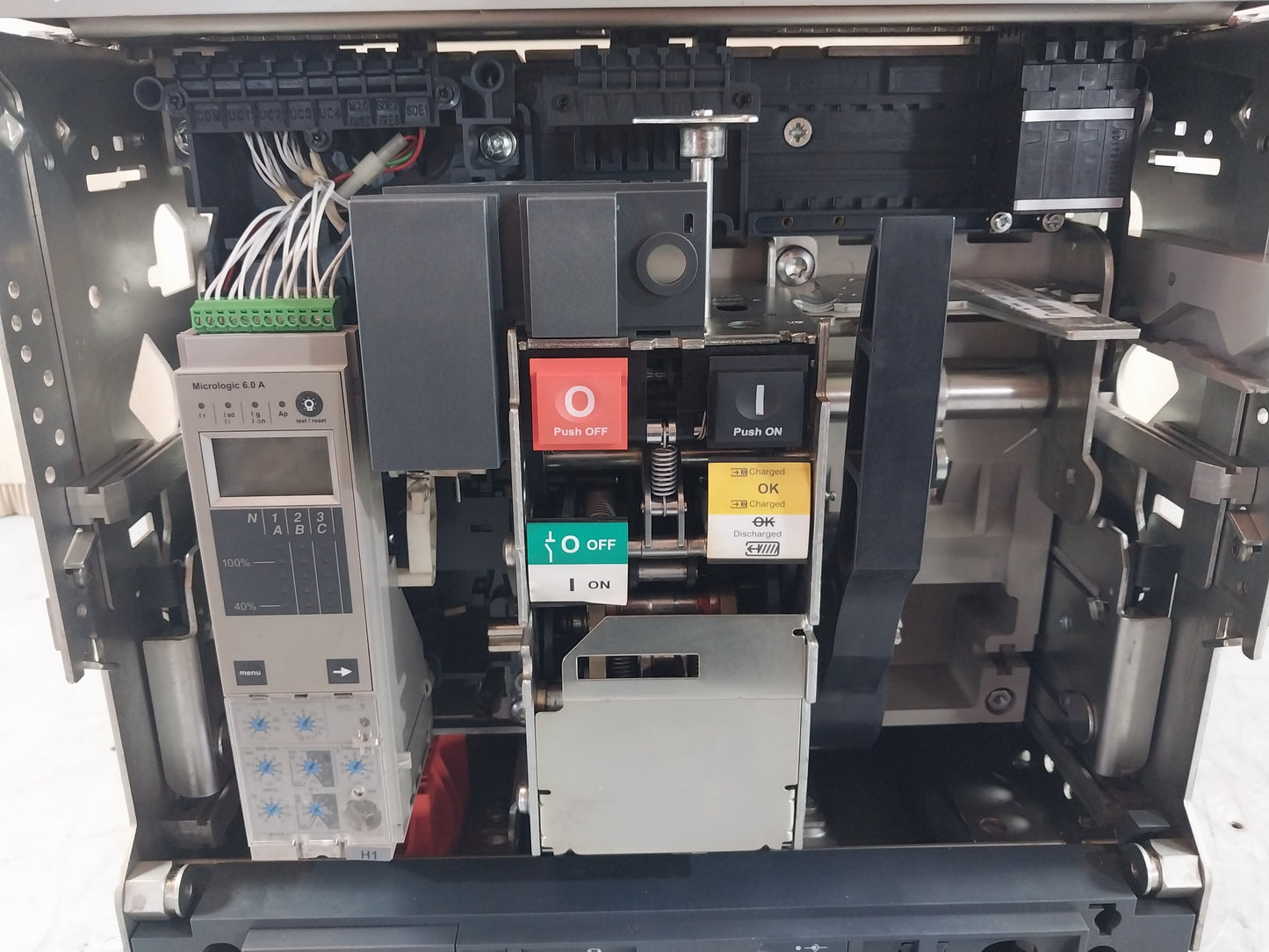 SCHNEIDER ELECTRIC NW32 H1 MASTERPACT CIRCUIT BREAKER 3200A 3 POLE