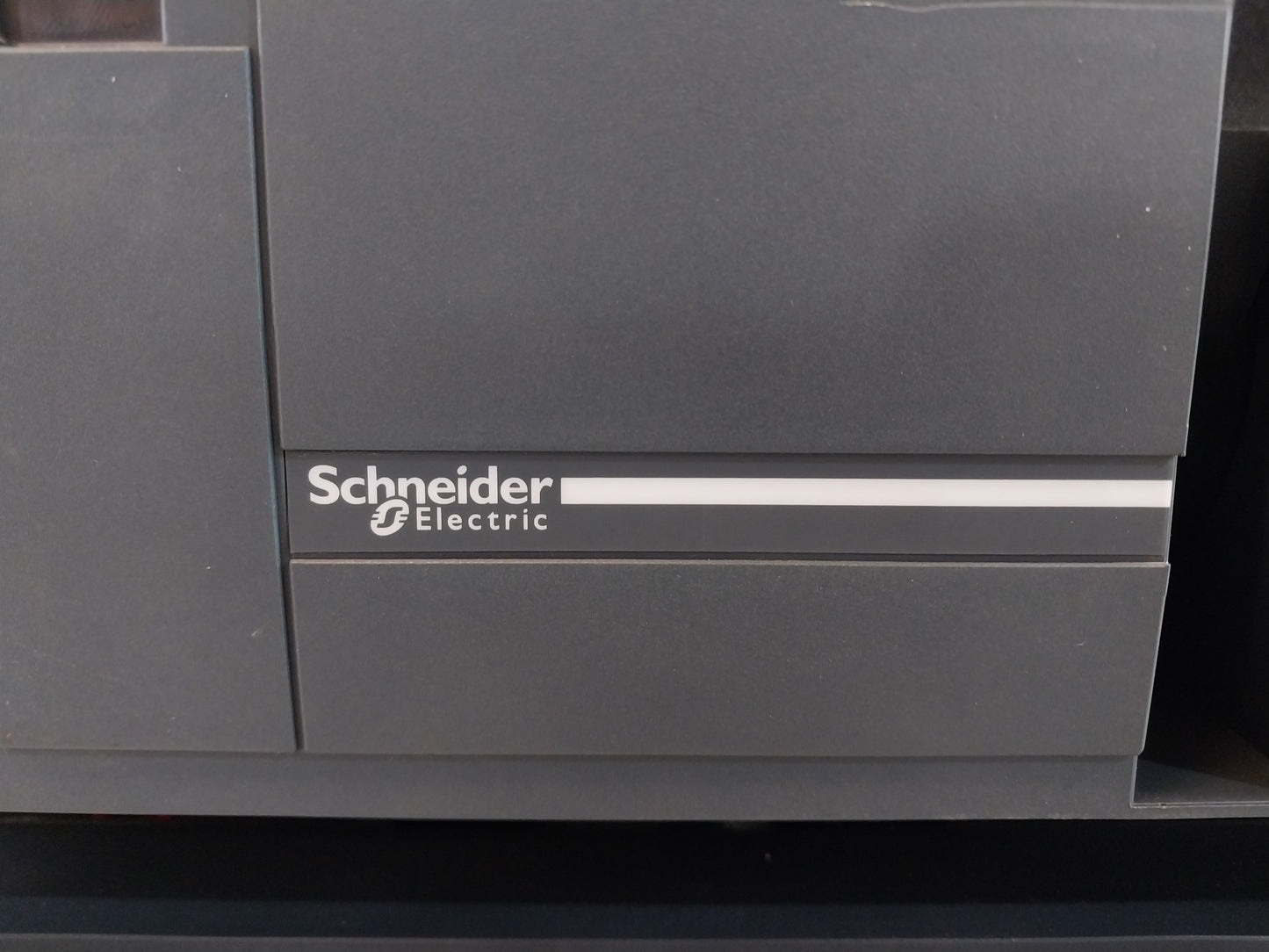 SCHNEIDER ELECTRIC NW32 H1 MASTERPACT CIRCUIT BREAKER 3200A 3 POLE