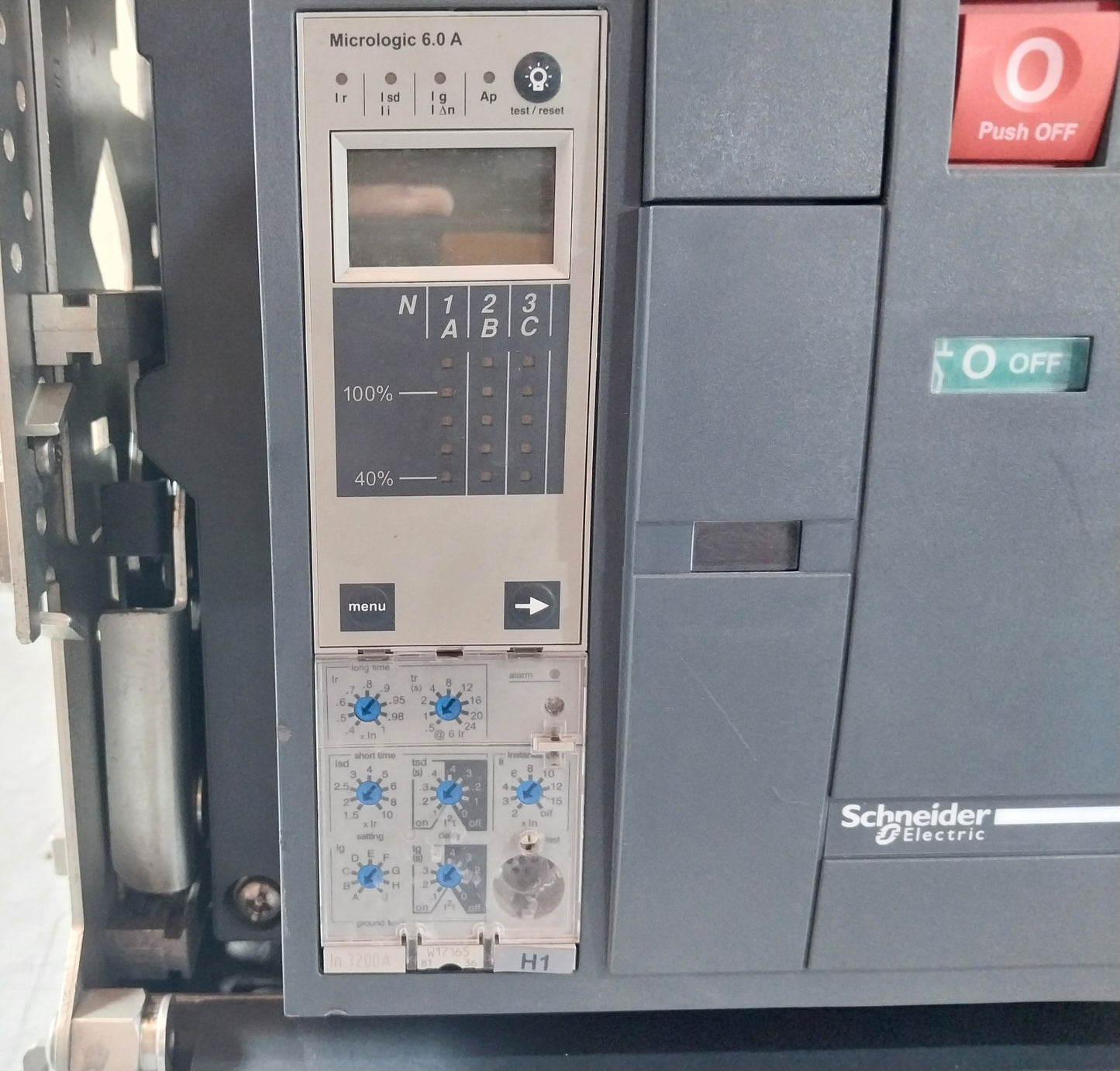 SCHNEIDER ELECTRIC NW32 H1 MASTERPACT CIRCUIT BREAKER 3200A 3 POLE