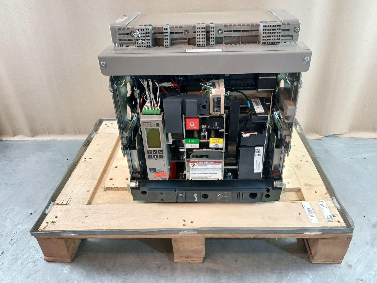 SCHNEIDER ELECTRIC NW40 H2 MASTERPACT AIR CIRCUIT BREAKER 4000A 3 POLE