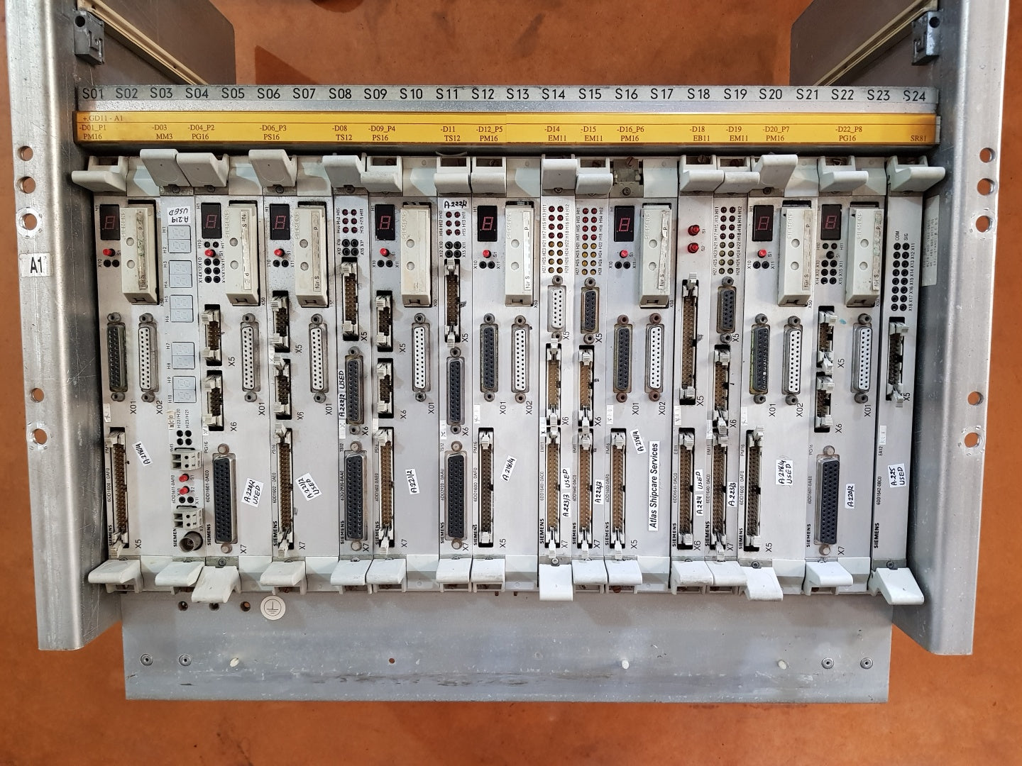 Siemens Simadyn D Type SR8 24 Slot Rack PLC w/Cards 6DD1662
