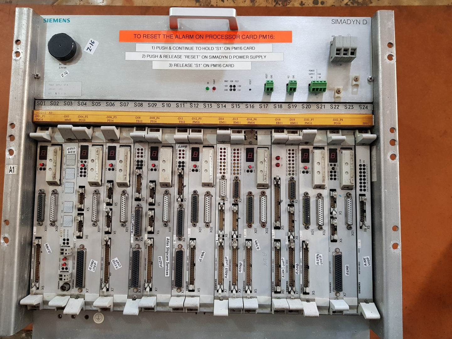Siemens Simadyn D Type SR8 24 Slot Rack PLC w/Cards 6DD1662