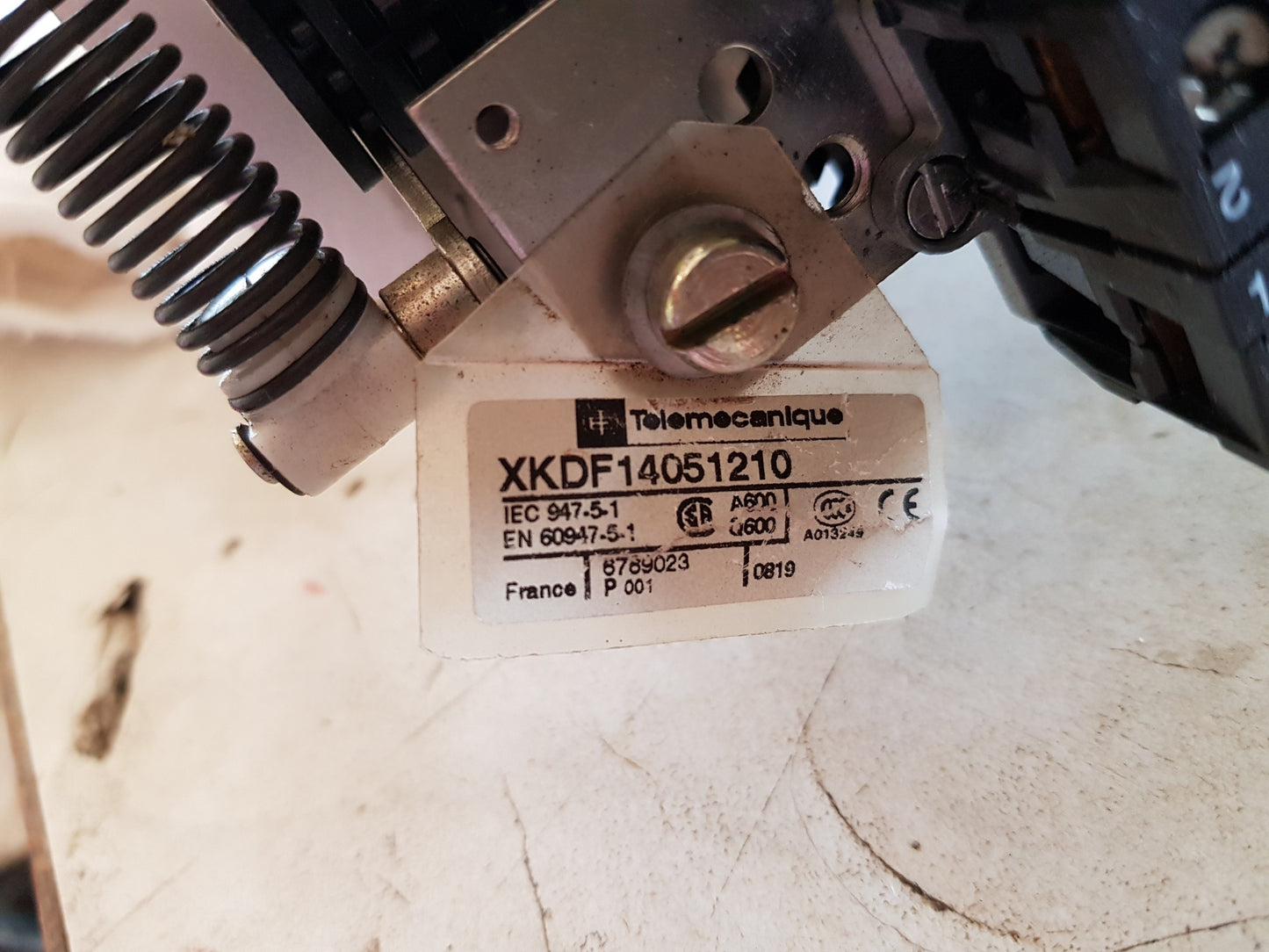 TELEMECANIQUE XKDF 14051210 JOYSTICK OMRON E6CP-AG5C-C