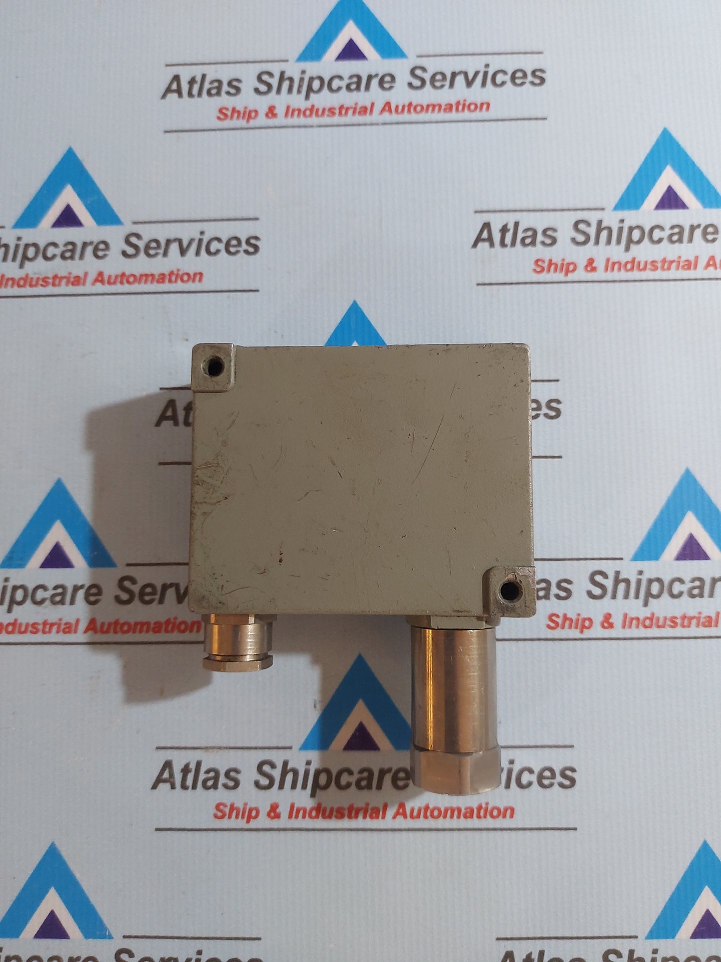 TRAFAG 8202.79.2210 PRESSURE TRANSMITTER 0...16 Bar-G