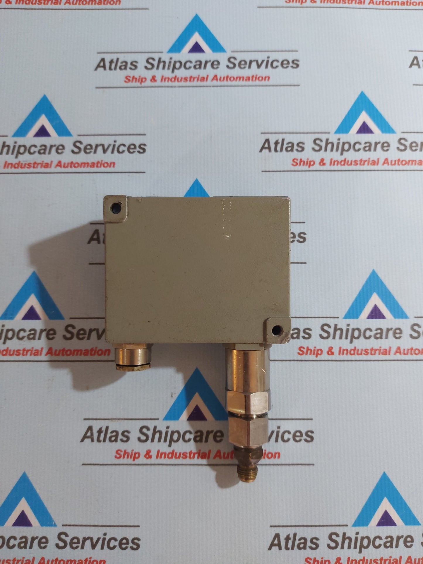 TRAFAG 8202.81.2212 PRESSURE TRANSMITTER 0...40 Bar-G