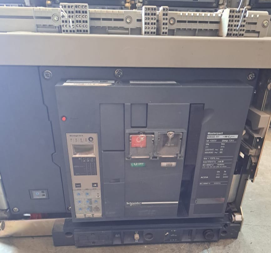 SCHNEIDER NW40H1 4000A MASTERPACT CIRCUIT BREAKER