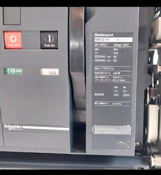 SCHNEIDER ELECTRIC NW32 H1 MASTERPACT CIRCUIT BREAKER 3200A 3 POLE