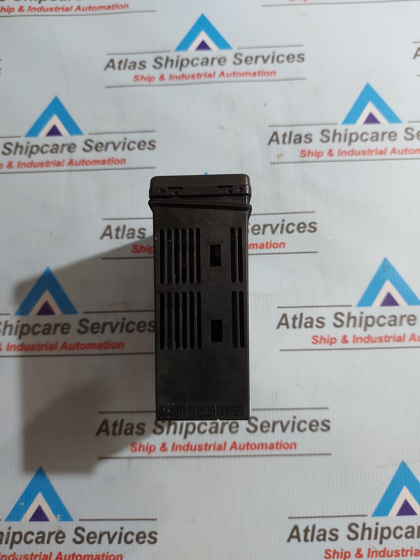 YOKOGAWA UM330-00 S4 DIGITAL TEMPERATURE INDICATOR T1G610222 722